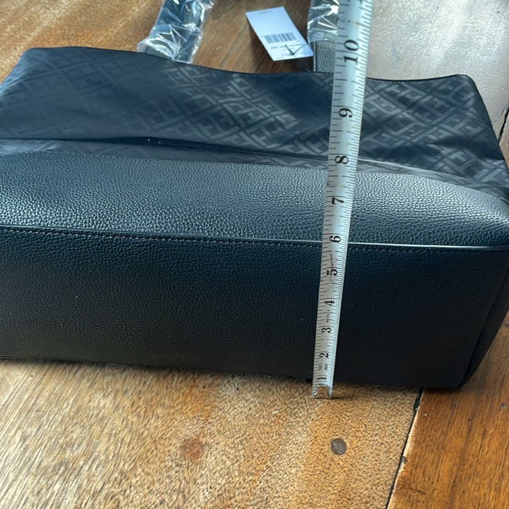 Tommy Hilfiger Shoulder Bag NWT - Picture 9 of 12